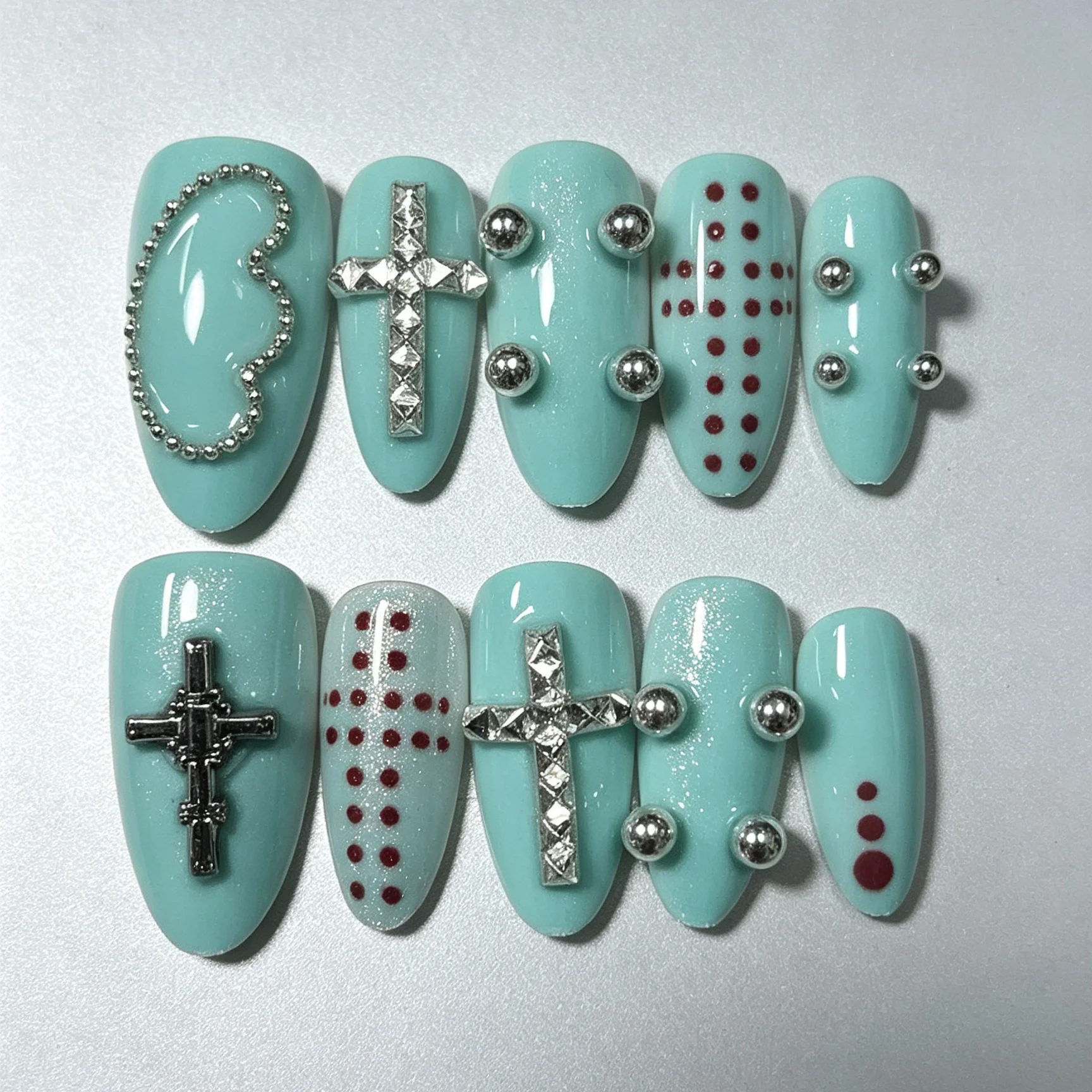 10 Pieces of Hand Pressed Almond Shaped Nails, Beautiful Fake Nails, Mint Blue Cross Diamonds, Suitable for Women to Use