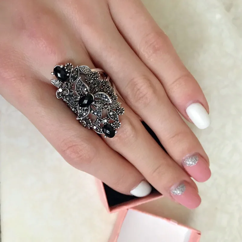 Ajojewel Vintage Retro Luxury Ring Woman Black Crystal Rhinestone Flower Jewelry Big Rings Ringen Anneau