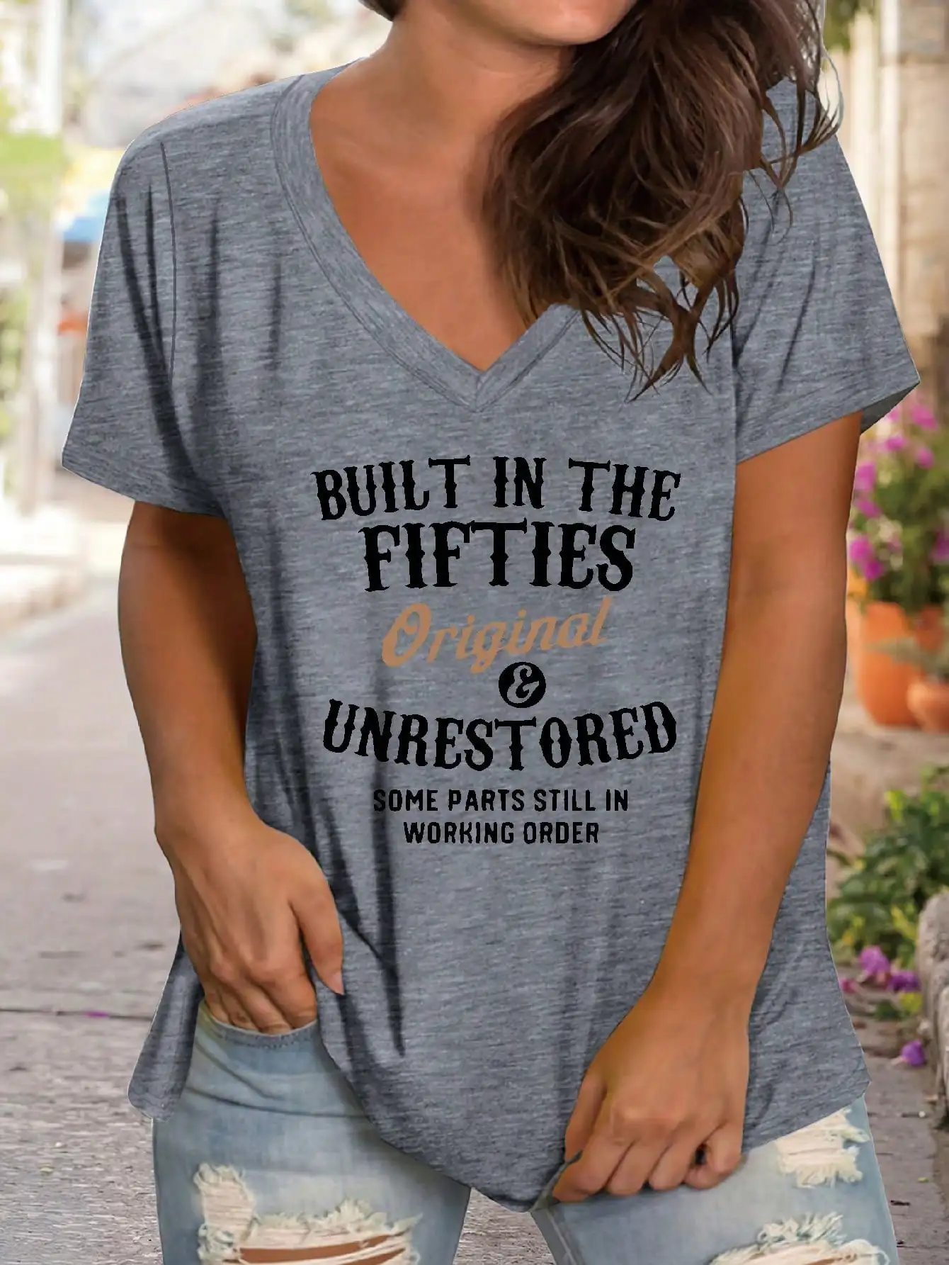 

Женская повседневная и элегантная футболка больших размеров с принтом и V-образным вырезом, свободного кроя, с коротким рукавом, летняя коллекция 2026 года