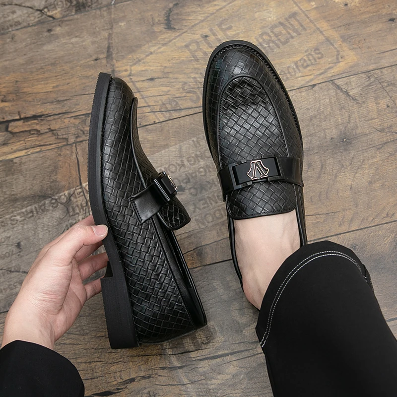 Pointed-toe shoes - trendy and versatile for men One-piece style perfect for lazy young Britons Casual shoes for leisure wear