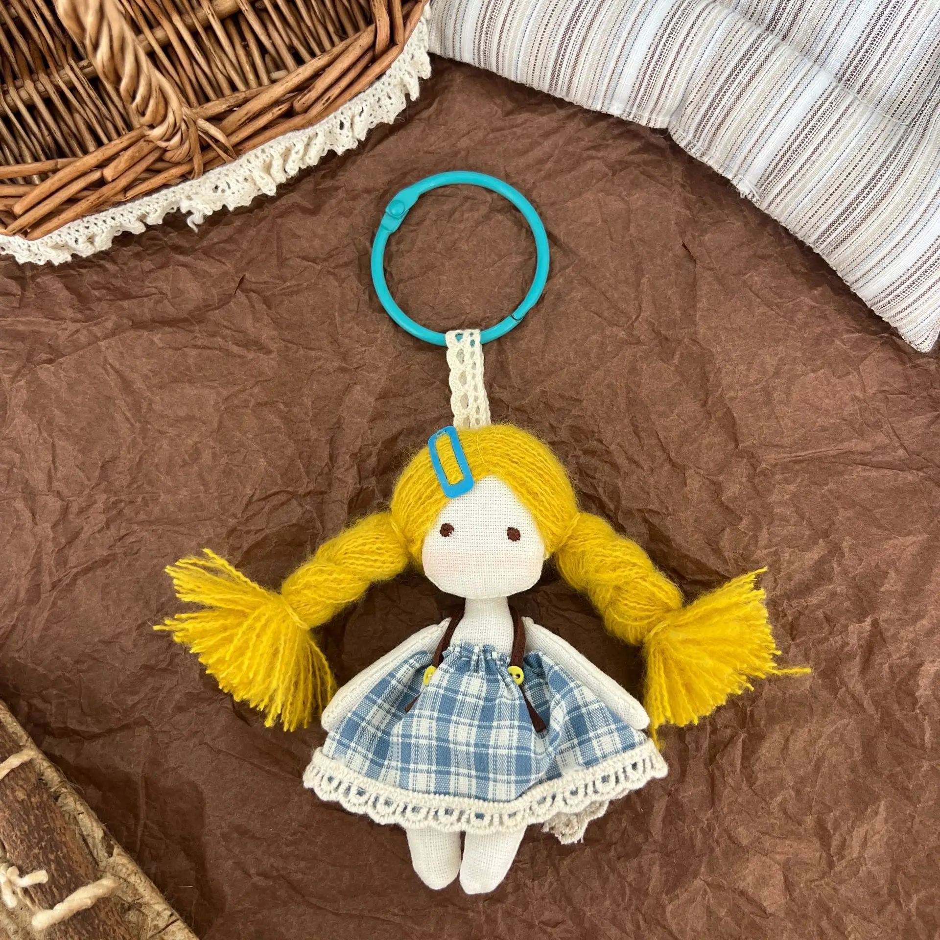 

1PCS New Korean Sweet Fabric Floral Dress Cute Plush Doll Brooch Set for Women Bag Charm Keychain Embellishment Premium Portable
