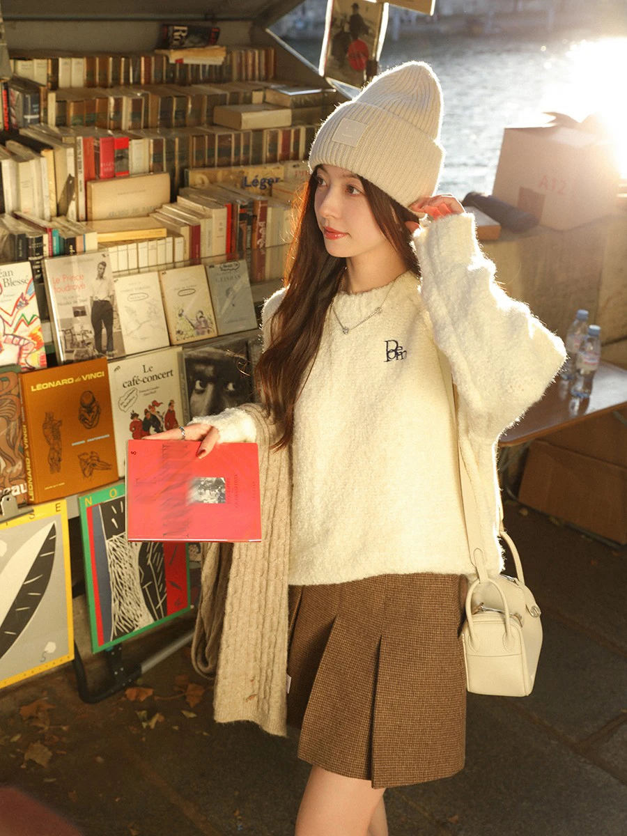 

Женский вязаный свитер из мягкой шерстяной смеси с вышивкой на плечах, белый, с длинным рукавом, круглым вырезом, для лета и зимы