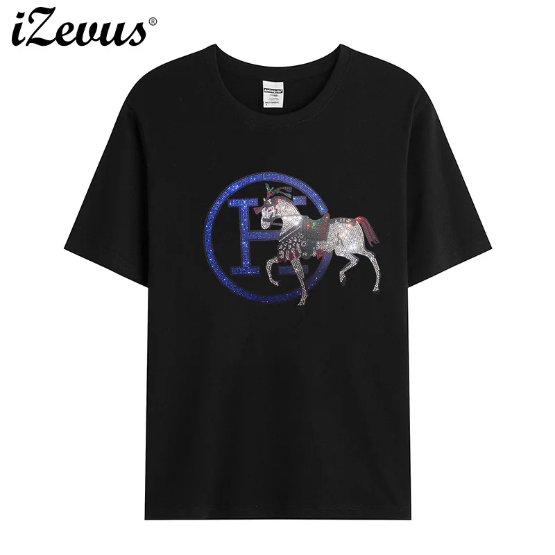 Sommerliche Neuheiten sind jetzt im Angebot! Herren-Kurzarm-T-Shirts mit Kristallpailletten verziert.
