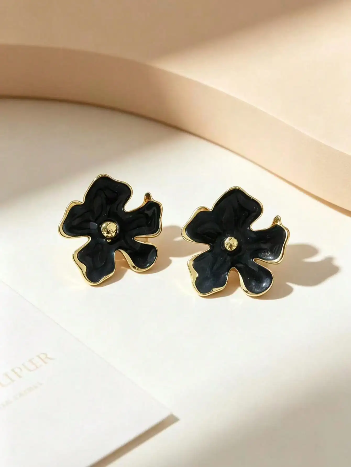 1 Pair Of Vintage French Camellia Stud Earrings For Women; Luxurious Stainless Steel Earrings That Resist Fading, Featuring A Unique Design Perfect For Work, Dates, Parties, And Vacations sj260526190940472453148
