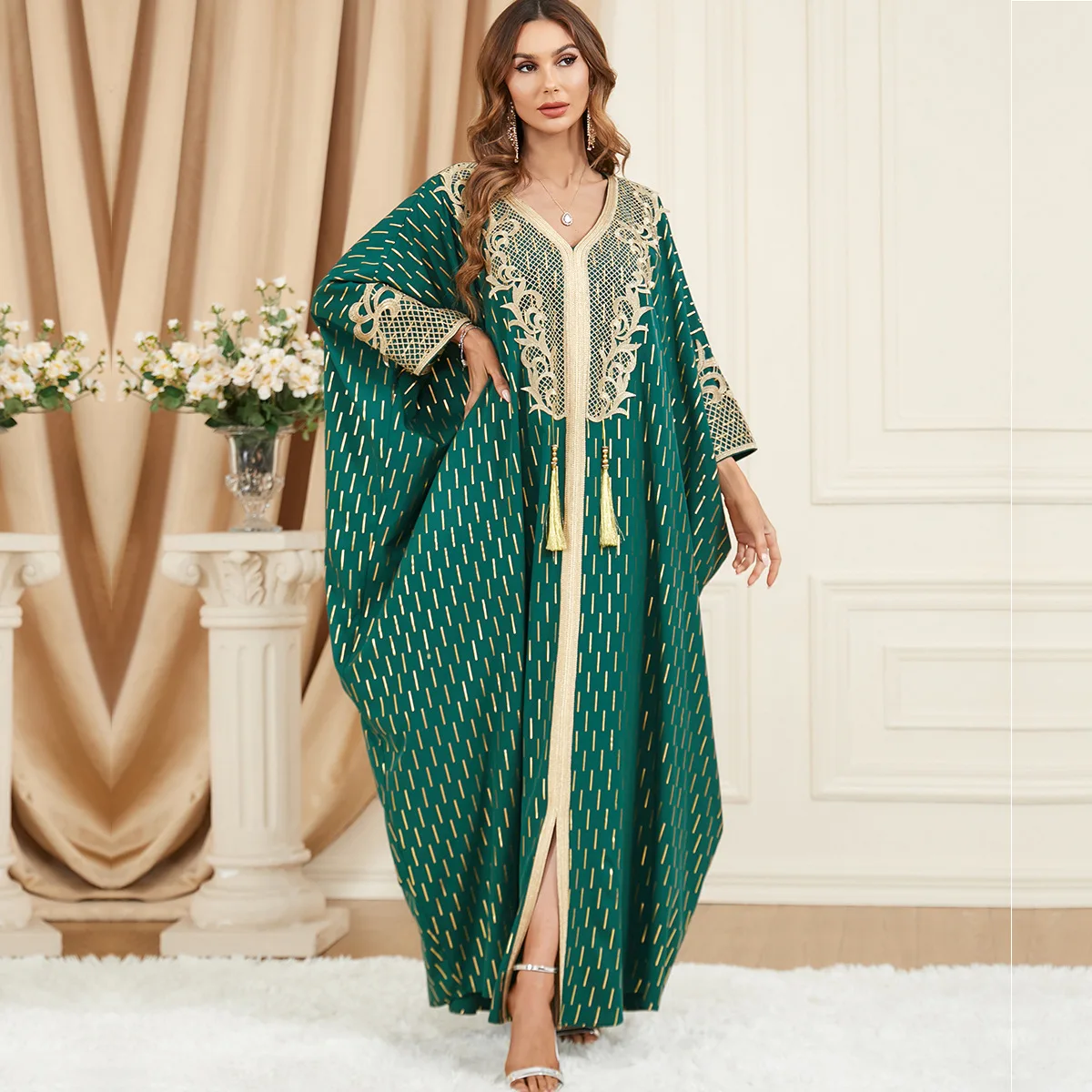 Imagem -02 - Dubai Abayas para Mulheres Vestido Hijab Muçulmano Islam Kaftan Robe Solto Manga de Bat Costura Feminina Vestidos Maxi Noite Borla