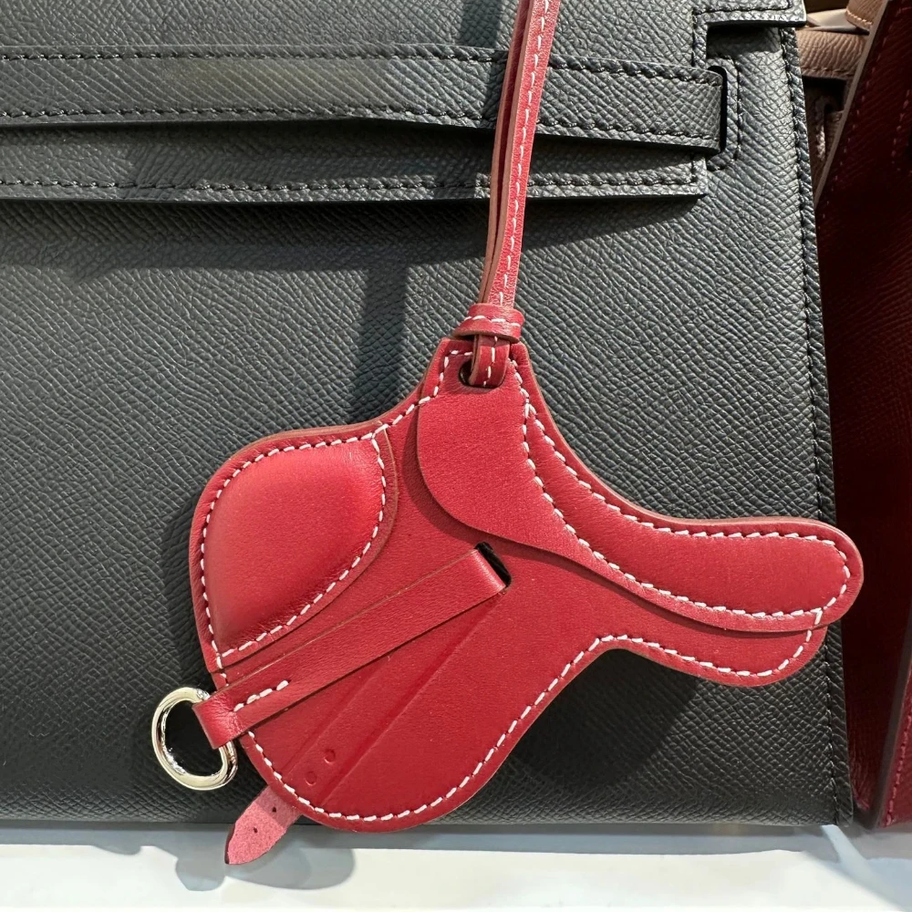 

Luxury High Quality Bag Charm Saddle Bag Pendant Cute Car Key Chain Luxury Handmade Genuine Leather Sheepskin Bags Accessories