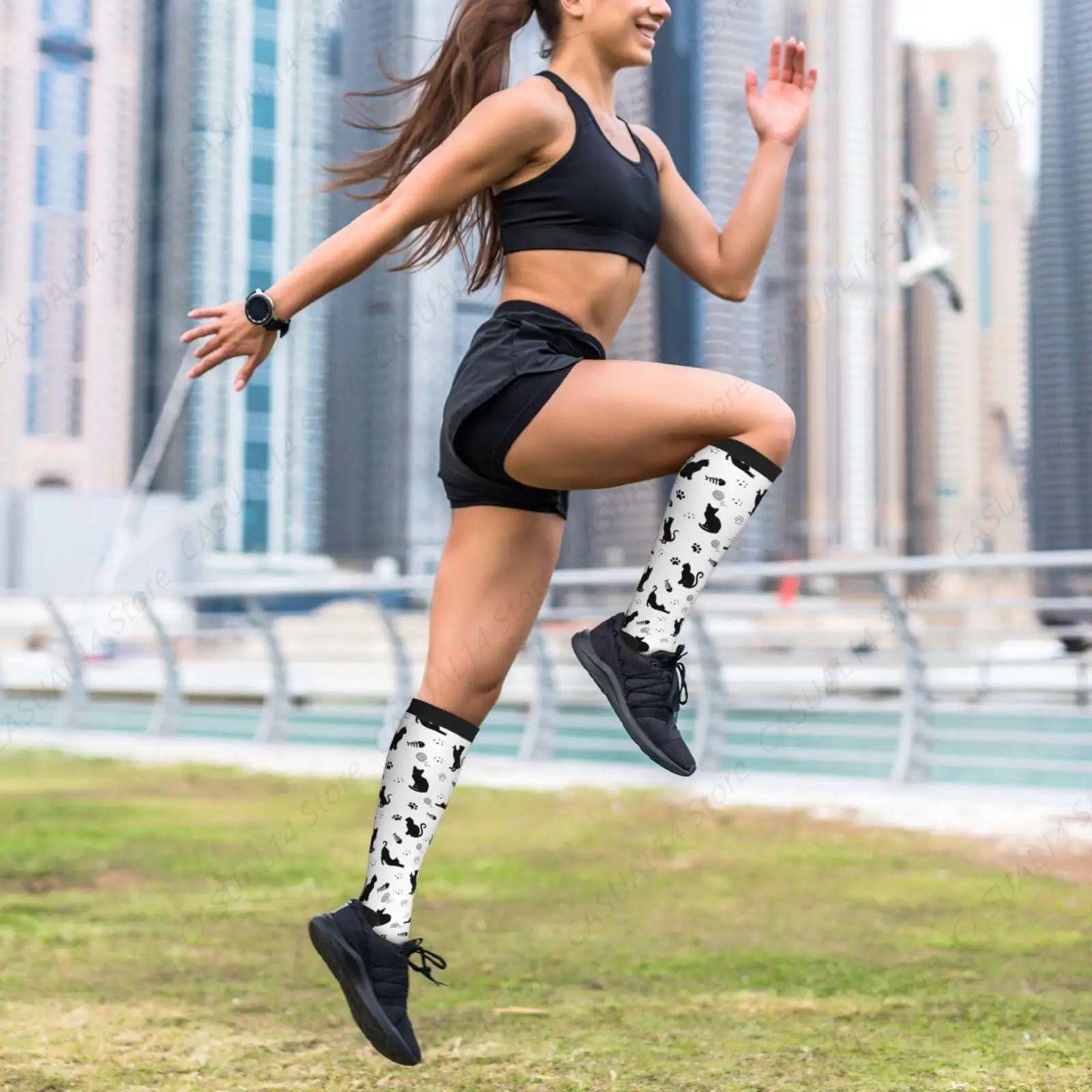أبيض وأسود القط جوارب ضغط العجل الركبة عالية دعم الجوارب الجدة للنساء الرجال رياضي الجري المشي لمسافات طويلة ممرضة