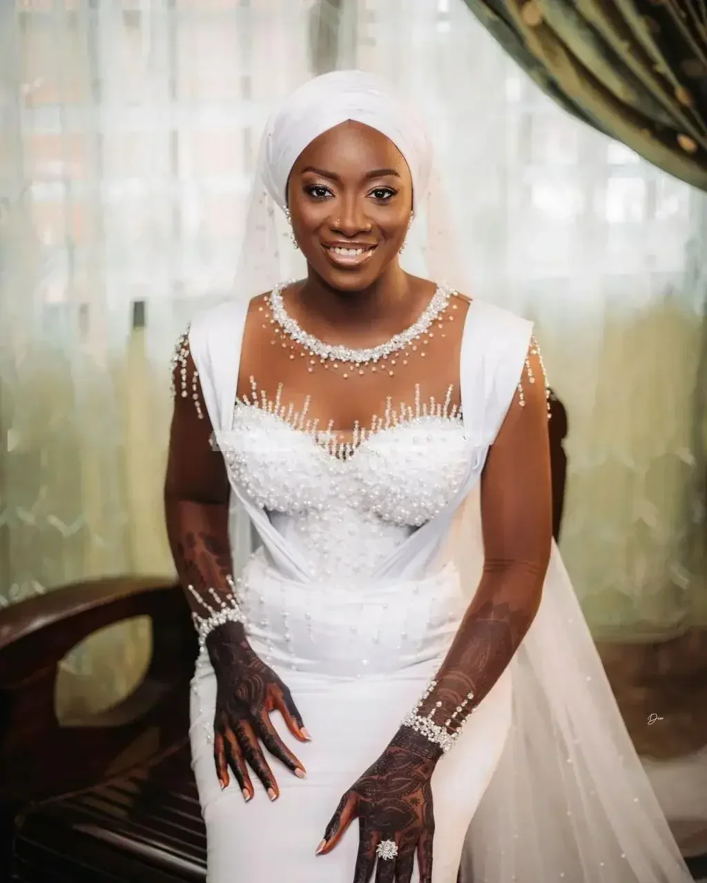 Maßgeschneiderte O-Ausschnitt Shinny Perlen Perlen Meerjungfrau Brautkleider Sweep Zug Illusion Lange Ärmel Garten Aso Ebi Brautkleid