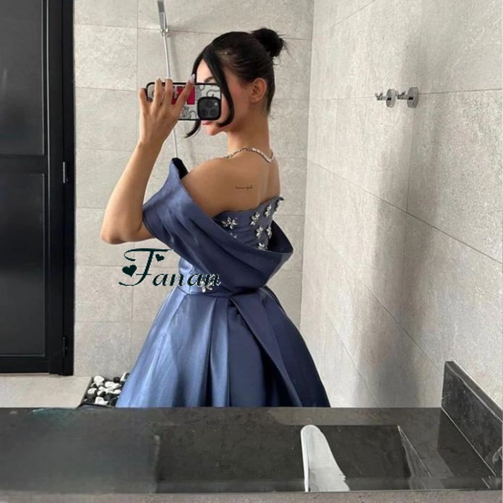 Personalizado fora do ombro cristal drapeado bebê azul sem costas cetim vestidos de noite sem mangas plissado até o chão vestido de festa