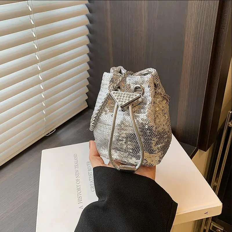 슈퍼 미니 스몰 백 - 새로운 실버 스팽글 버킷 백, 체인 스트랩으로 크로스바디로 휴대 가능, 메이크업 백