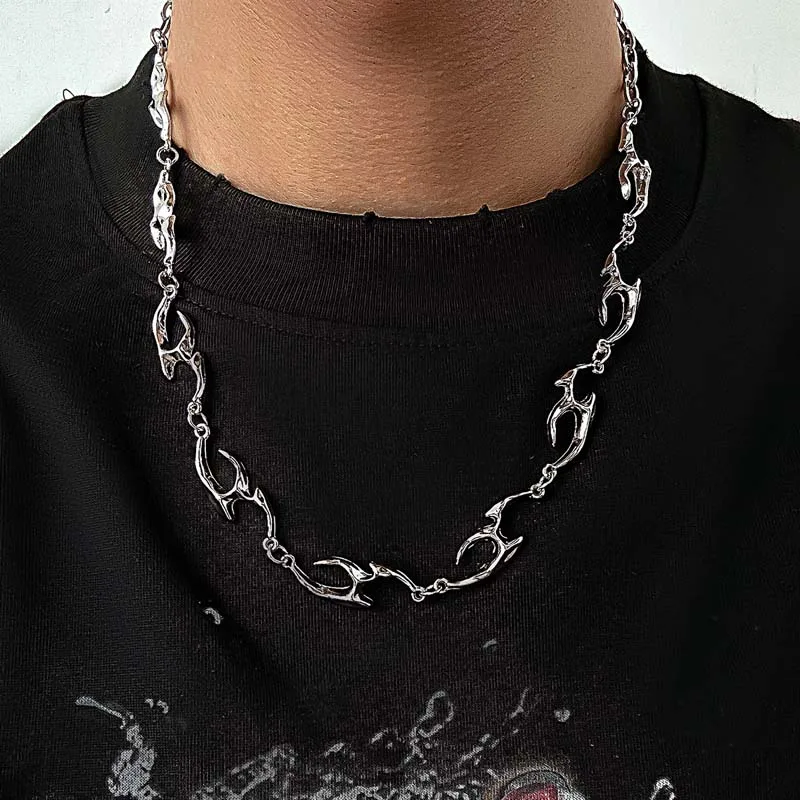2025 nuevo Punk Color plata gargantilla abuela collar para Mujeres Hombres Hip Hop Rock Metal Irregular forma de llama collares joyería