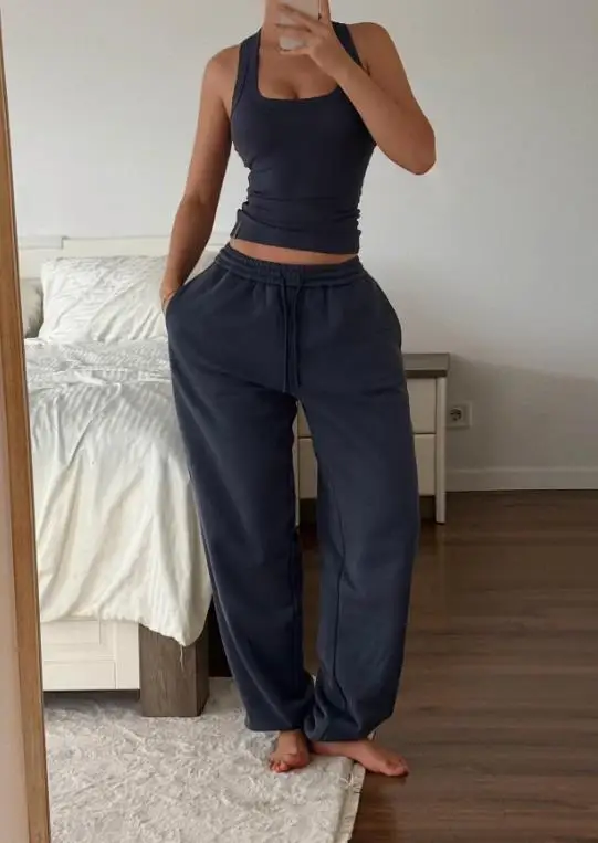 

Women's 2-Piece Set Summer Classic Fashionable Yoga Sports Style Solid Color Low Cut Round Neck Sleeveless Vest Ankle Pants Set