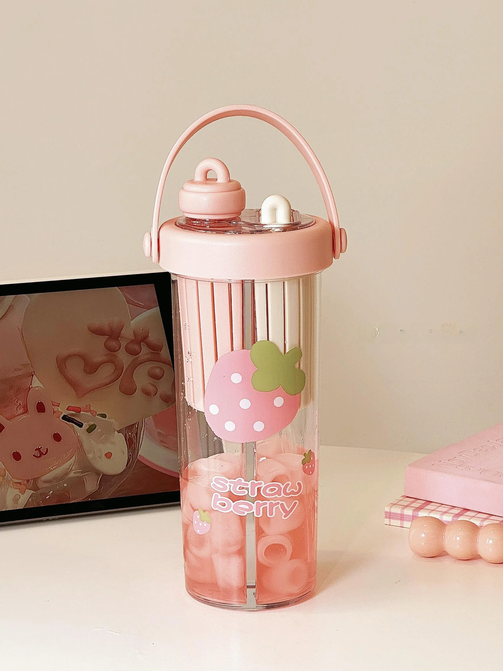 

Двойная пластиковая кружка для девочек с высокой эстетической ценностью, новинка 2025 года, с разделением на чай и воду, для студентов, летняя кружка для напитков