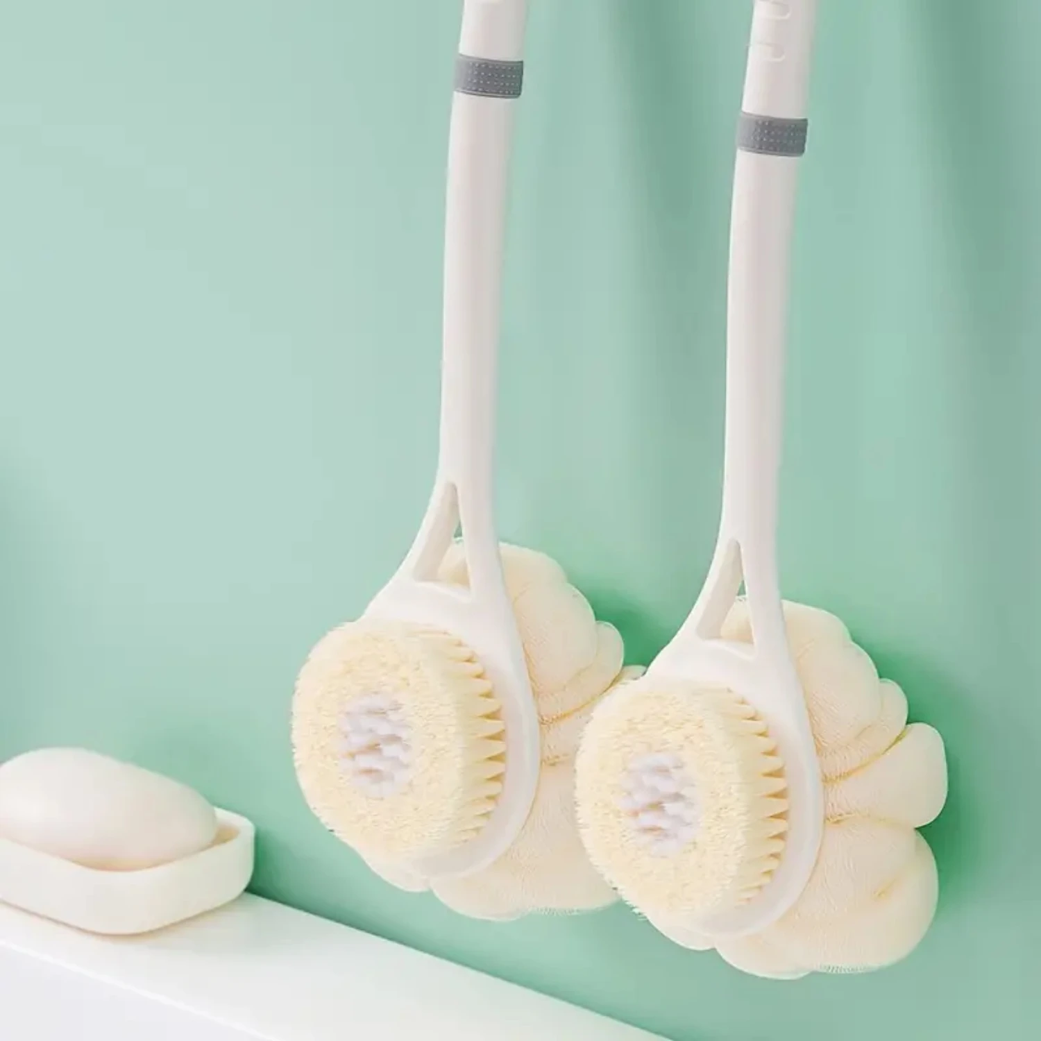 طقم تنظيف الجسم بالكامل صديق للبيئة ولطيف لتجربة استحمام خارج هذا العالم. يقشر خلايا الجلد الميت بلطفًا، حفلة موسيقية