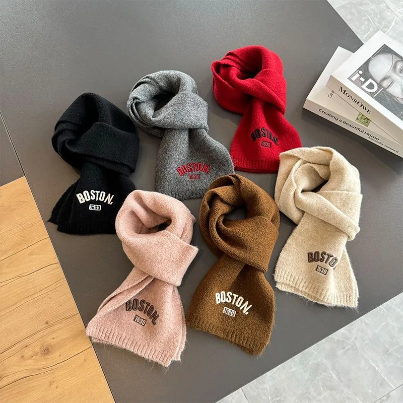 

Children's knitted scarf autumn and winter middle-aged children's temperament scarf embroidered bib solid color simple versatile