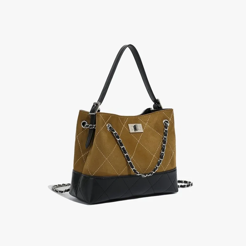 

Elegant Evening Crossbody Bag For Ladies With Embellished Chain Strap And Compact Size For Special Events And Parties