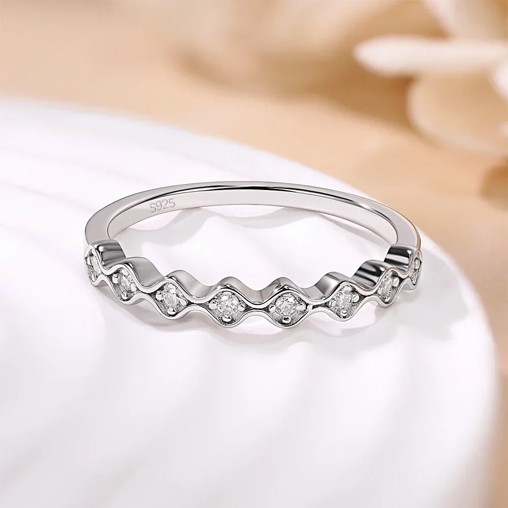 Pretty Beauty Moissanite Wave Band Ring 925 Silver Scalloped Edge Wavy Eternity Band Stackable Wedding Promise Ring for Women