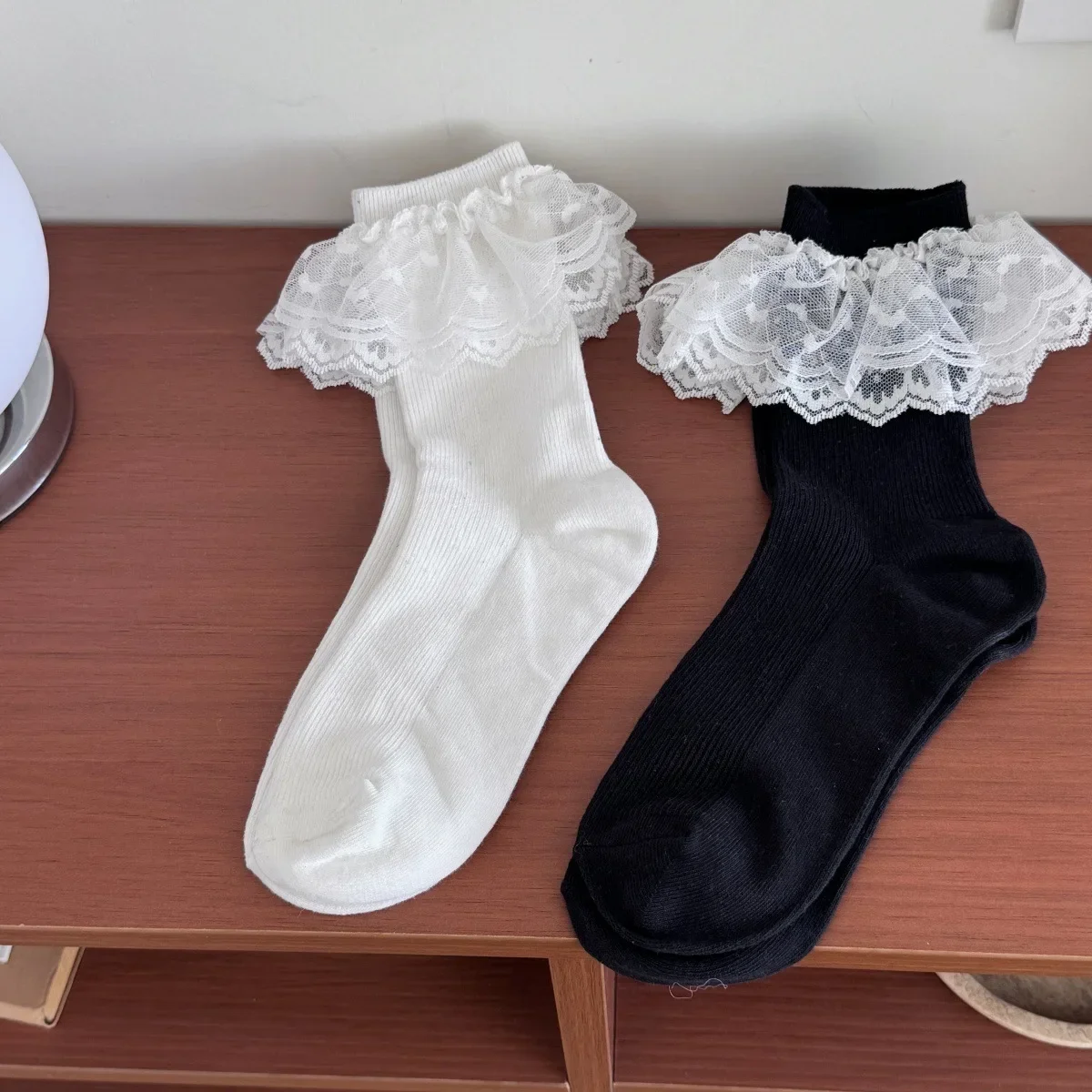 ถุงเท้าลูกไม้ใหม่สำหรับฤดูใบไม้ผลิและฤดูร้อน ขอบใหญ่ สีพื้น สไตล์บัลเล่ต์ ความยาวกลางน่อง ถุงเท้าผู้หญิงสไตล์เจ้าหญิง ทำจากผ้าฝ้าย