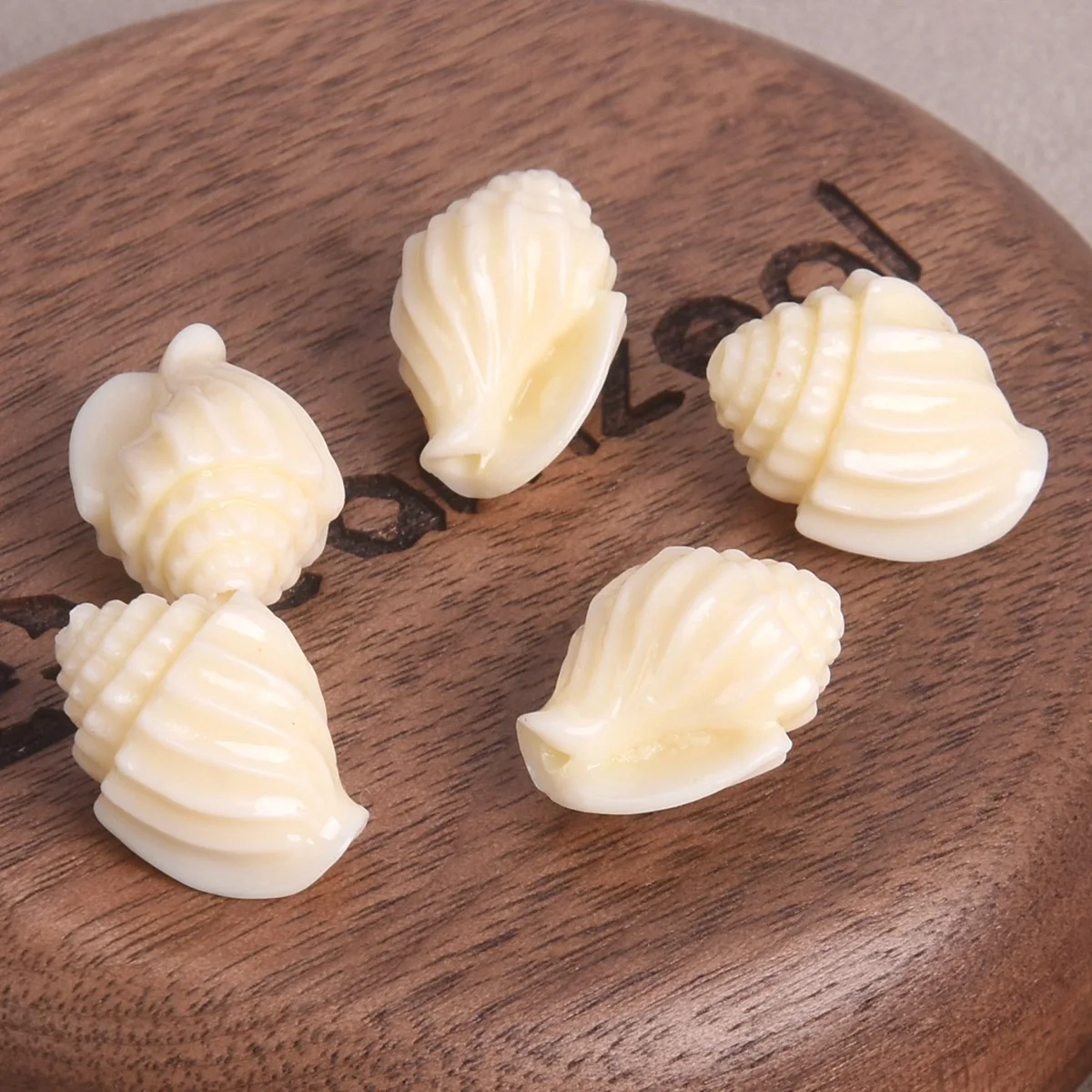 10pcs Conch Sea Snail Shape 17x13mm Cream Beige Color Artificial Coral Loose Beads For Jewelry Making DIY Crafts Findings