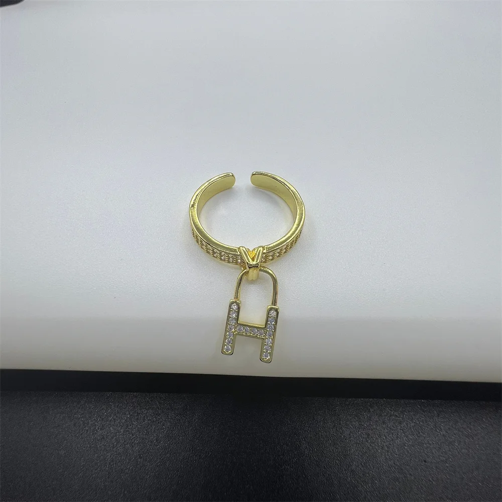 Adjustable Inlaid Diamonds Letter Pendant Open Ring para Mulheres, Cool Jewelry, Acessórios Retro, Presentes Designer, Moda