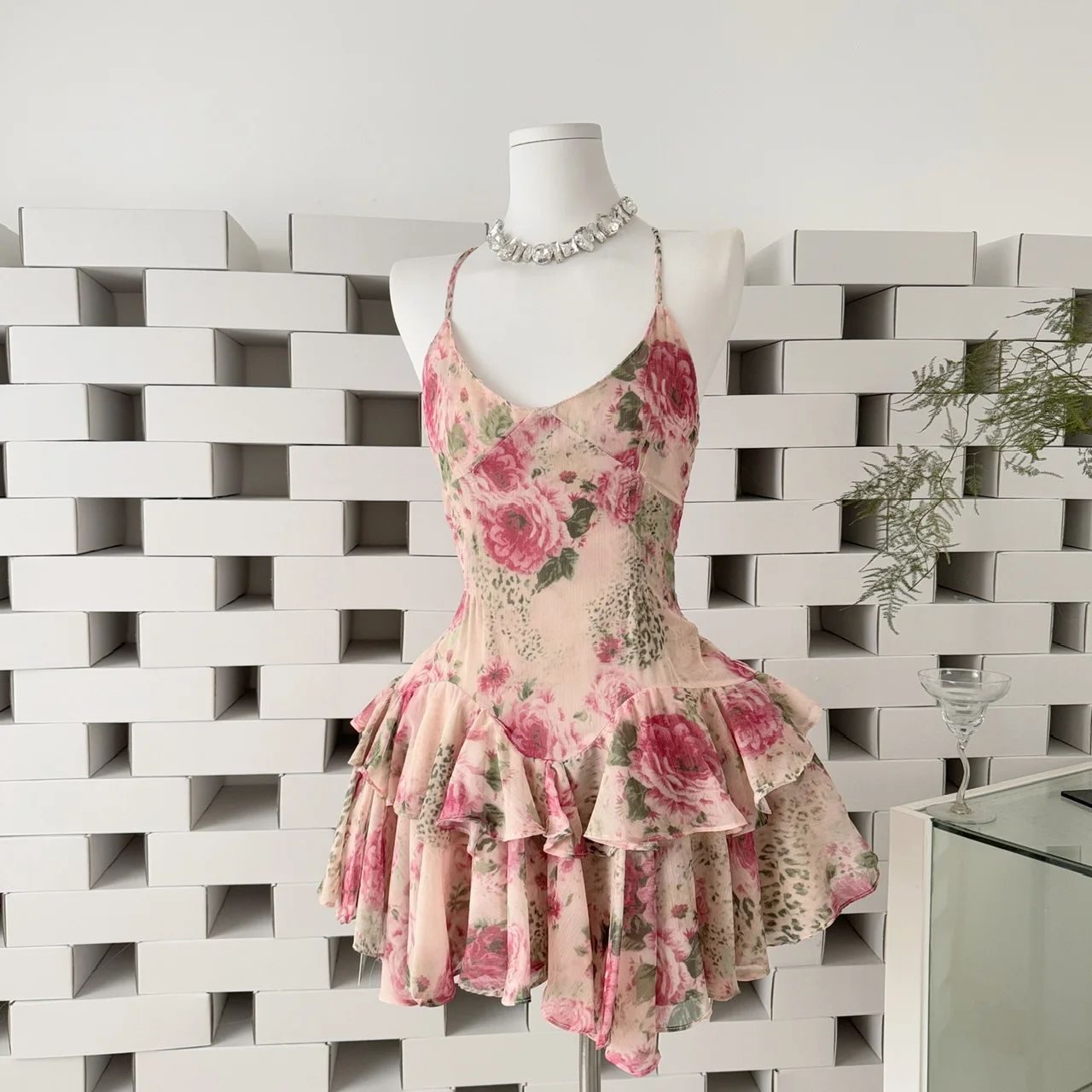 

Floral Print V-Neck Strapless Dress Women's Holiday Short Skirt A-Line Silhouette French Style Ruffles Mini Dress F871
