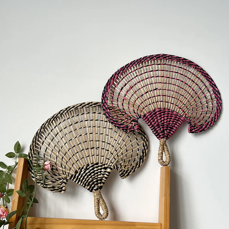 

Summer Handheld Fan Seagrass Hand-Woven Natural Ancient Decor Fan Crafts For Home Room Wall Decoration Vintage Style Pufan