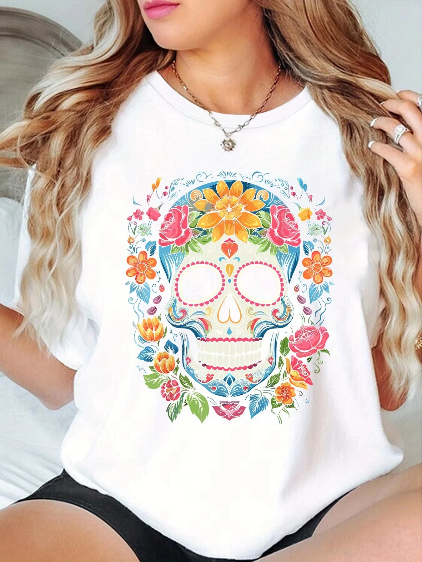 تي شيرت نسائي مطبوع عليه Day Of The Dead Skull ثنائي الأبعاد كاجوال برقبة دائرية وأكمام قصيرة متوفر باللونين الأبيض والأسود الاختيار المثالي