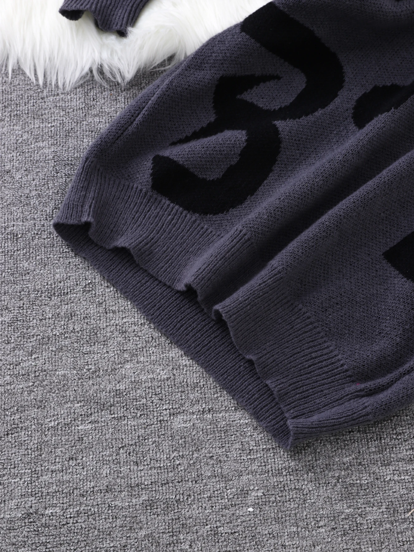 Nowy Popularny Jesienno-Zimowy Sweter Męski z Żakardowym Wzorem Liter, Casualowy Sweter z Okrągłym Dekoltem, Kontrastowy Kolor, Dzianinowy Pulower — zdjęcie 5