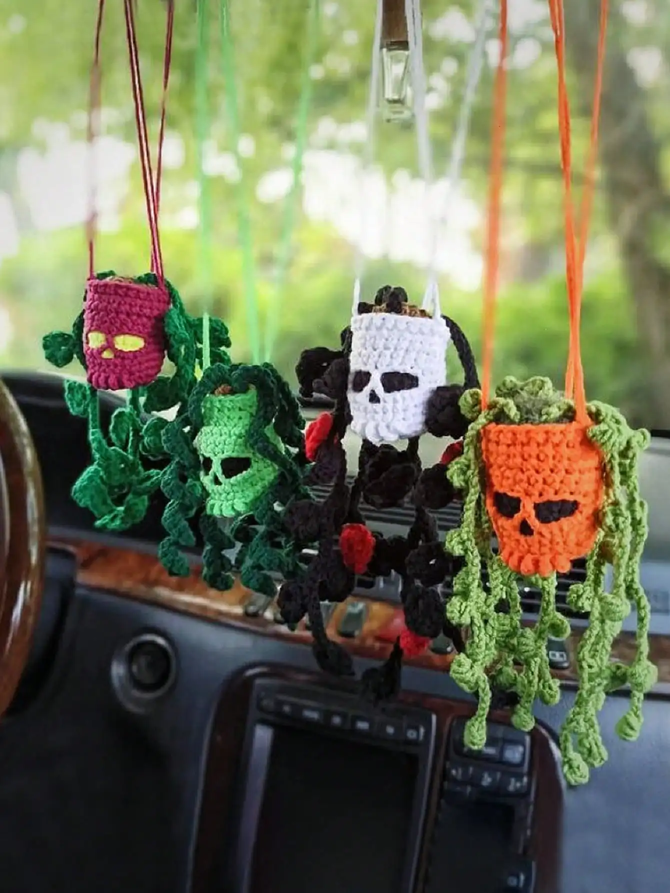 1 Stück Auto-Schädel-Halloween-Ornament, Autodekoration, Rückspiegel-Dekoration, handgehäkelt und kreativ