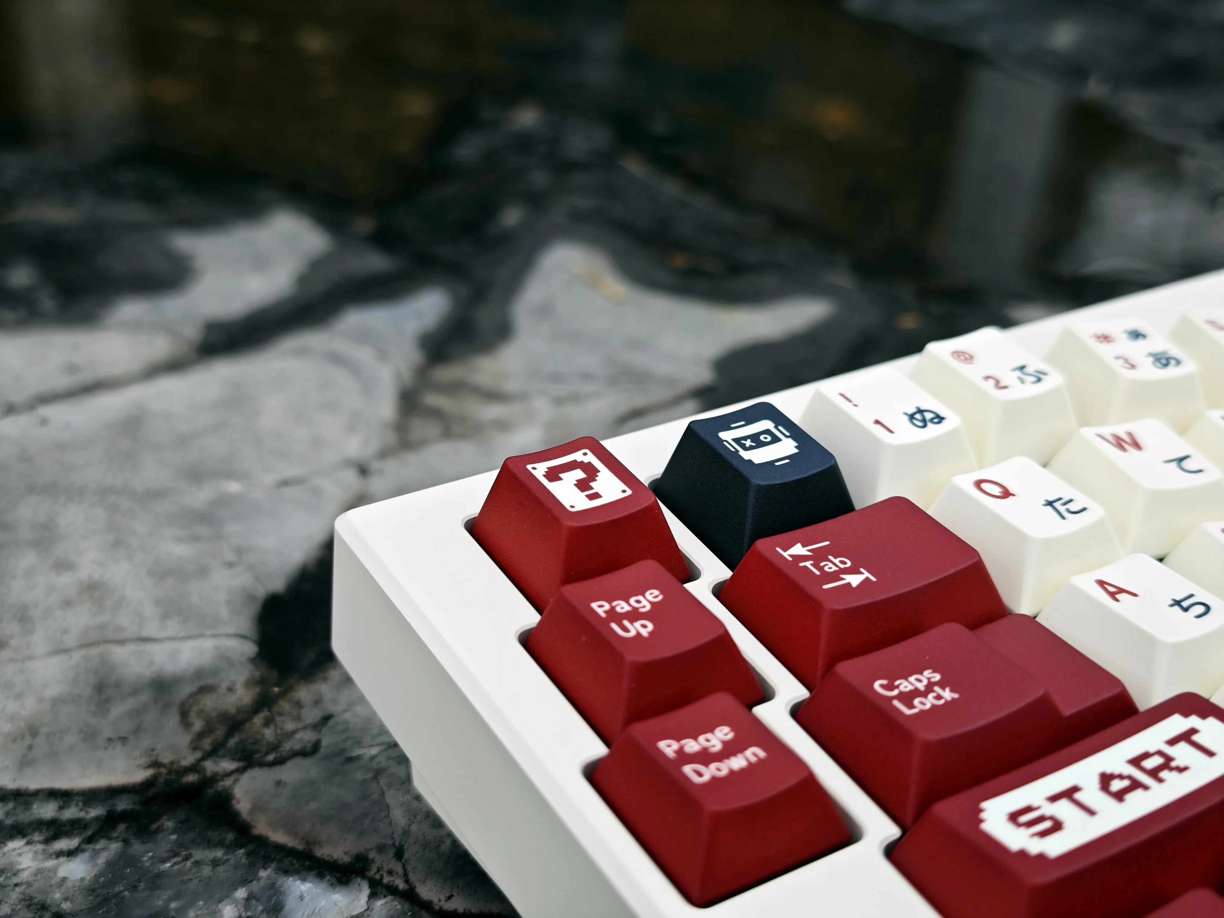 Famicom Japanse Keycap Cherry Pbt Vijfzijdige sublimatie Keycaps Aangepaste volledige set retro rode en witte Keycaps Set 142 toetsen