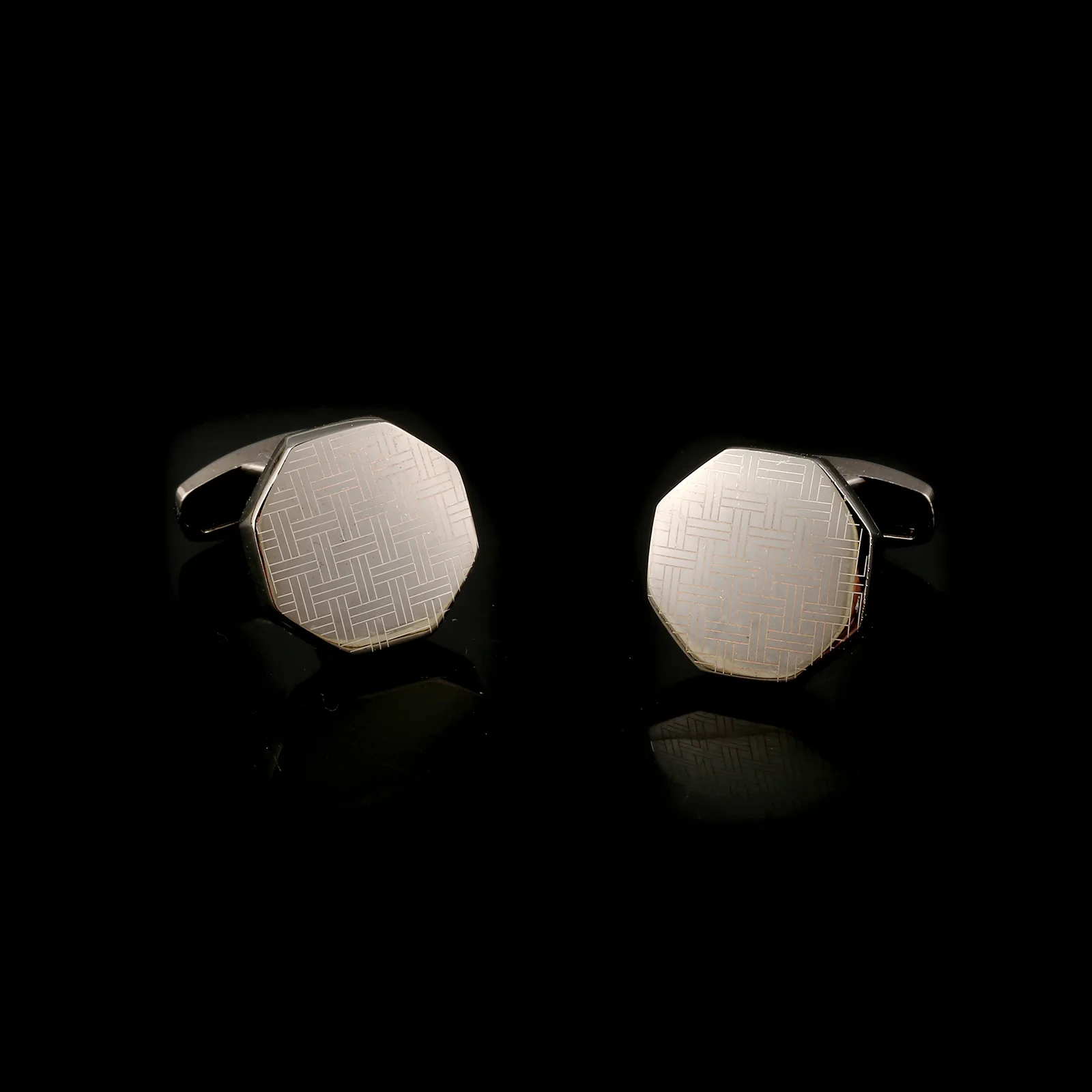 High Quality Geometric Gun Black Laser Cufflinks For Mens Wedding Groomsmen Cuff Male Buttons Gift Jewelry Accessories