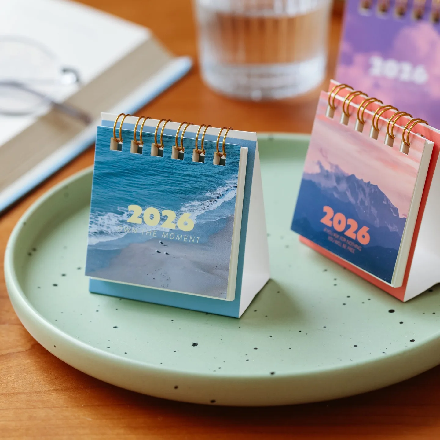 

Мини-календарь Cloud Mountain 2026, луг, морской пейзаж, серия, настольный календарь, планировщик, ежемесячный, еженедельный блокнот для сообщений, офисный декабрь