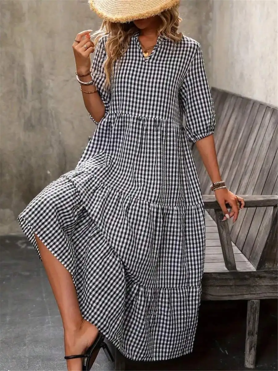 

Black and White Gingham Pleated A-Line Midi Dress with Round Neck