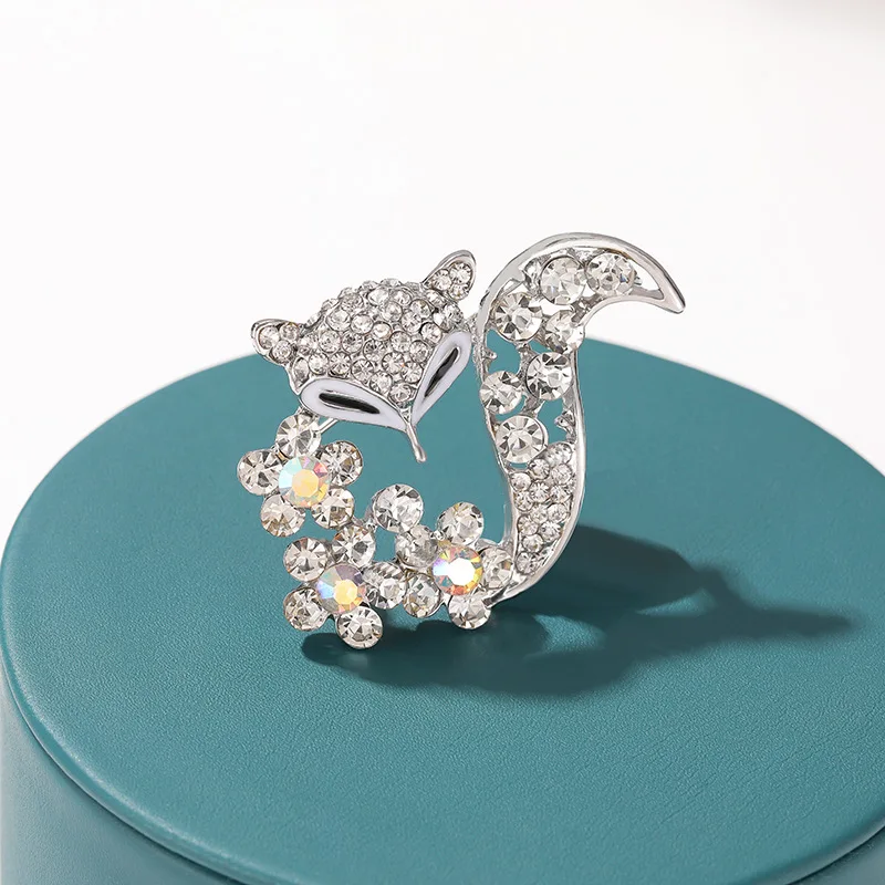 Simple Elegant Fox Alloy Rhinestone Brooch Creative Fashion Personality Animal Corsage Suit Clothing Pin for Party Jewelry