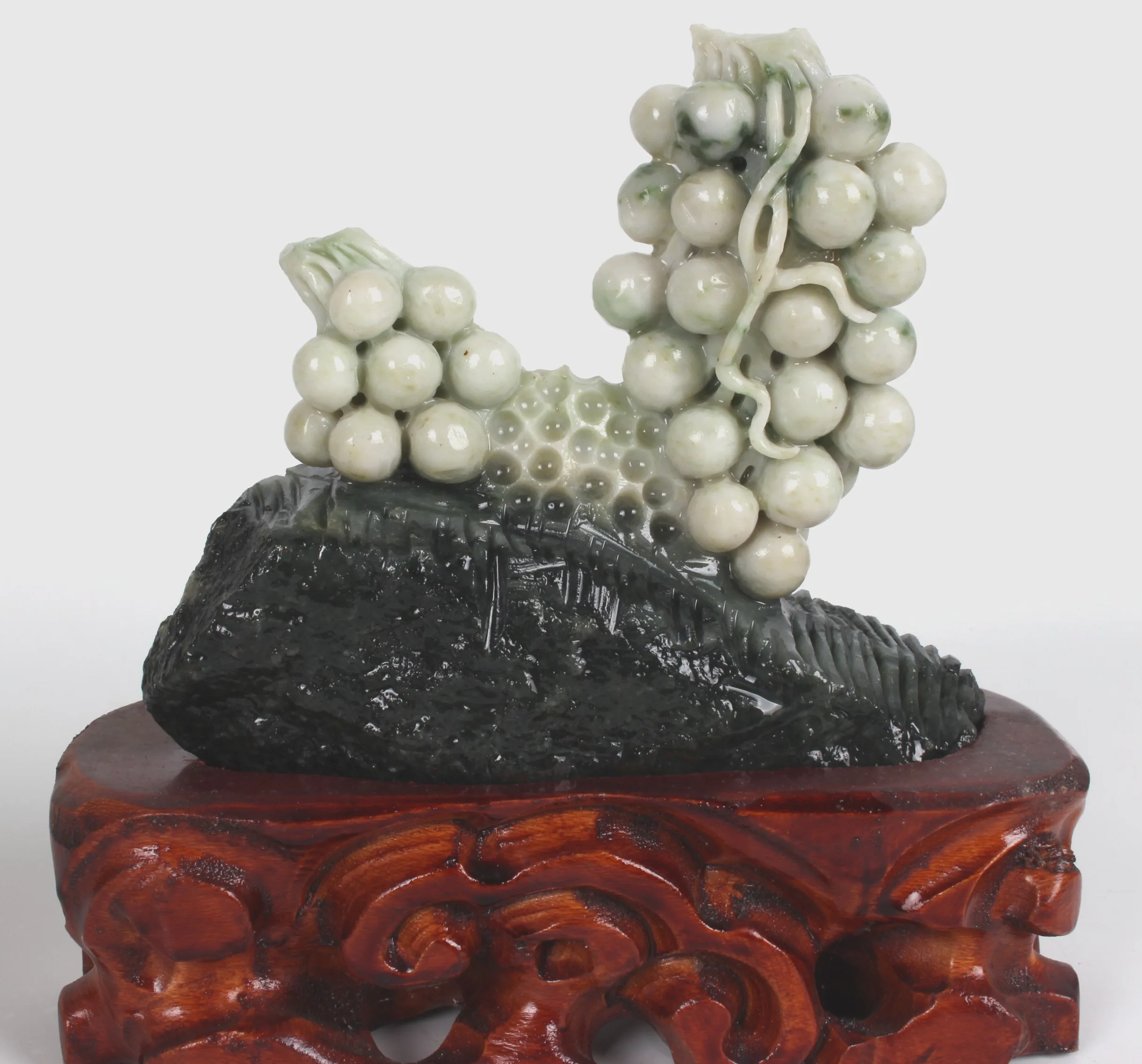 

Chinese Dushan Jade Exquisite Hand Carved Grape Pattern Statue Home decoration Ornaments Exhibits