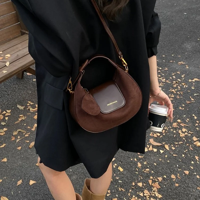 

Luxury Ladies Crossbody-Bag Made Of Fine Leather Boasting High-End Quality And Paris Vintage Refined Style​