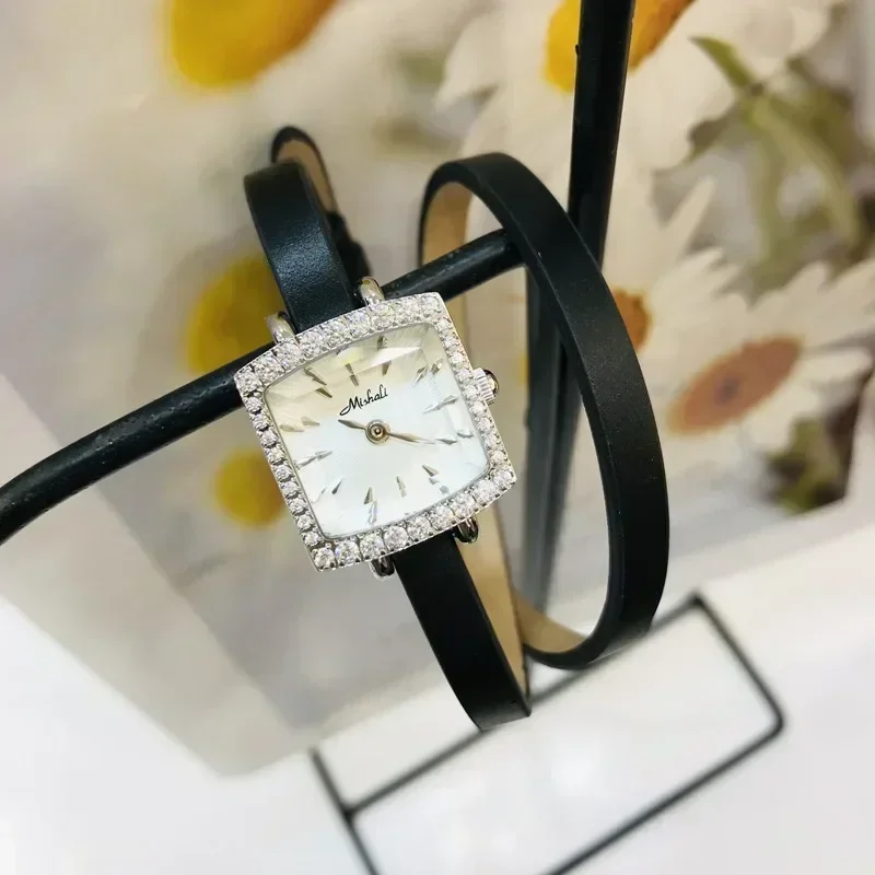 2024 Orologio da donna vintage retrò nuovo al quarzo di lusso intarsiato con strass Orologio in vera pelle come regalo per la fidanzata