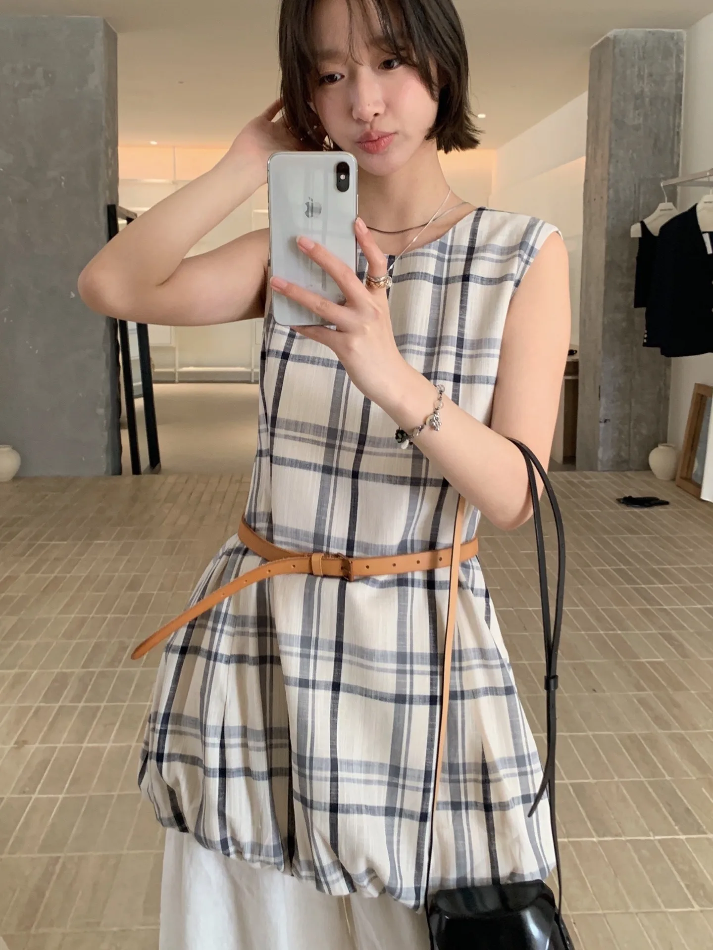 Długa kamizelka w kratę w stylu koreańskim, wysokiej klasy, wyszczuplająca, do noszenia na wierzch, vintage, przeciwstarzeniowa, nowa letnia, elegancka, do pracy, w innym stylu, z innego materiału.