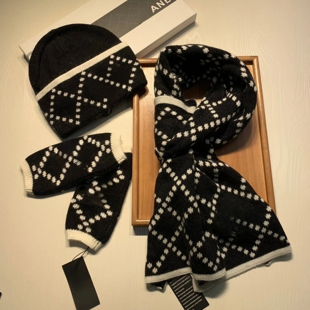 العلامة التجارية كامل مطبوعة رسالة C محبوك قبعة الجلد ودية حقيبة رئيس قبعة باردة وشاح دافئ + قفازات ثلاث قطع الكشمير مجموعة