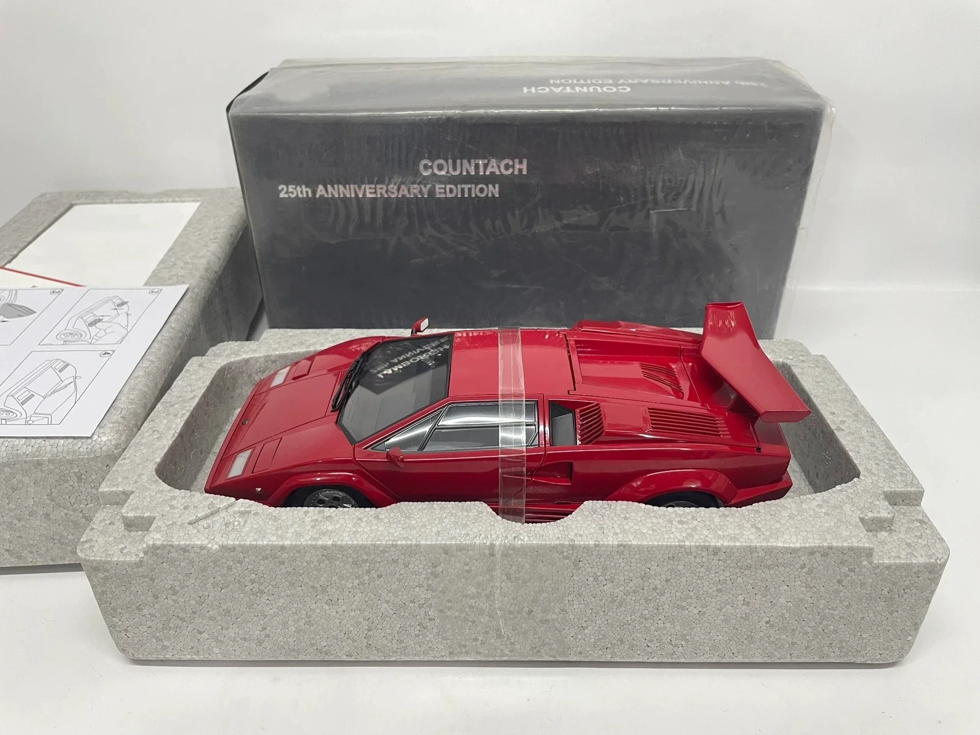 

Autoart 1:18 Countach Red 25th Anniversary Simulation Limited Edition All Open Alloy Metal Static Car Model Toy Gift