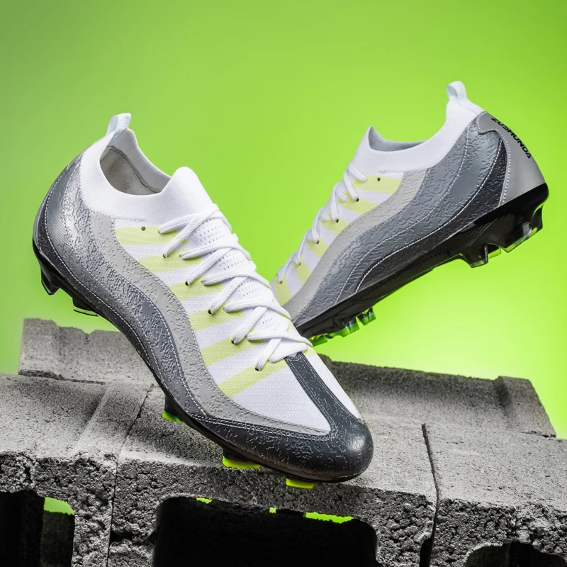 

Men's Football Shoes High Quality Soccer Field Cleats Fast Football Tennis Boots Electroplated Sole Soccer Society Sneakers New