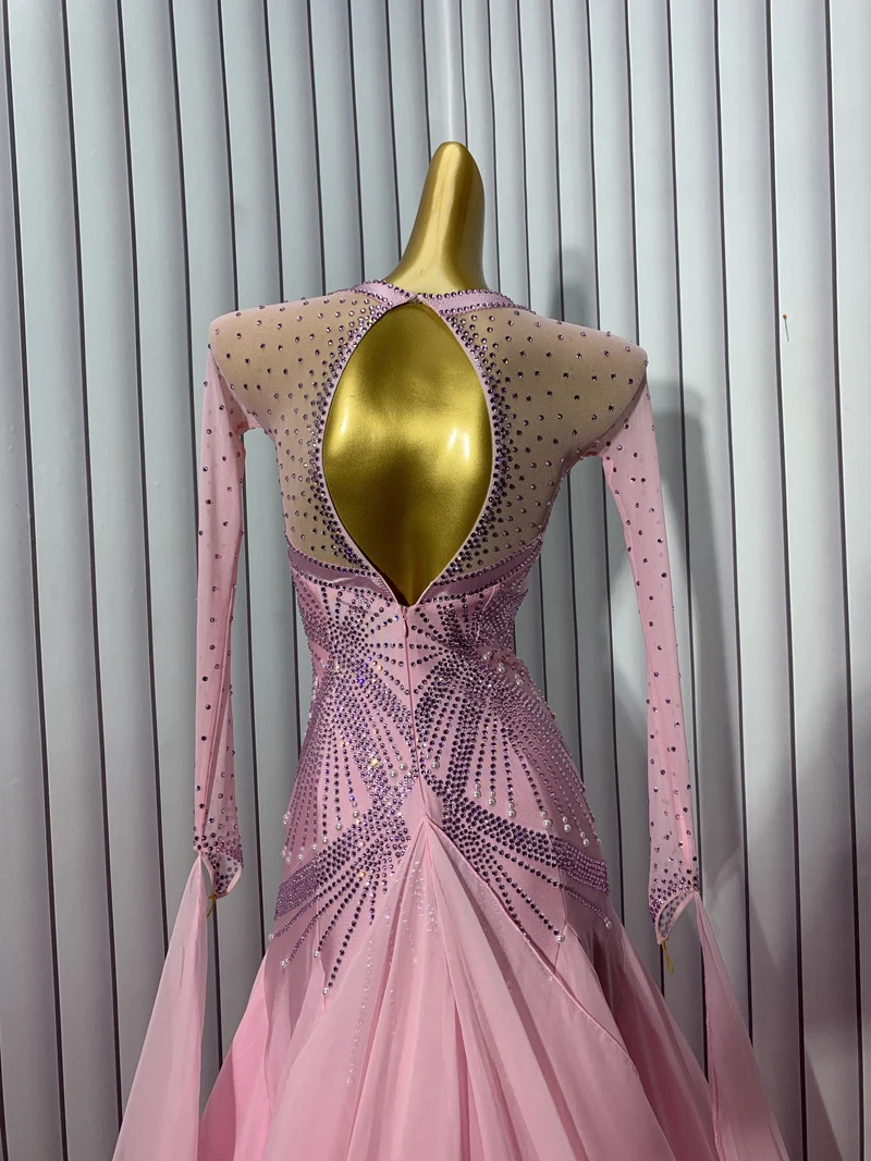 Ballroomdansjurken Dans roze danskostuums Walsjurk Rumba Standaard ballroomjurk met vleugels gat op de rug