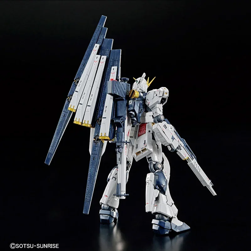 Bandai-Kit de modelo de Gundam, figura de Anime RG 1/144 V, Gundam, colección de acabado de titanio, figuras de acción de Gunpla, juguetes para niños