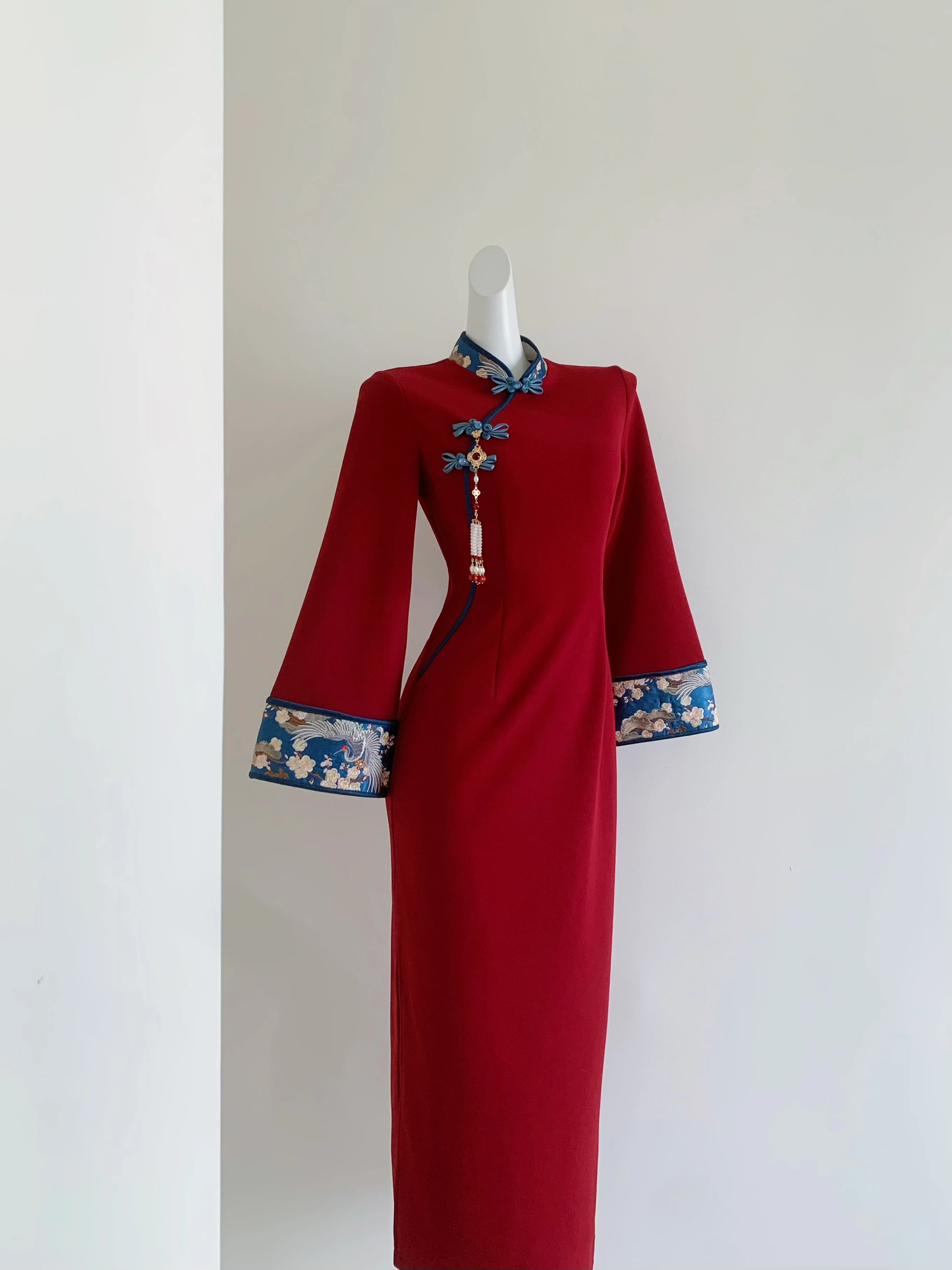 

Новое китайское красное платье Xiangyun для свадебных торжеств, женское длинное платье-ципао с длинными рукавами для церемоний