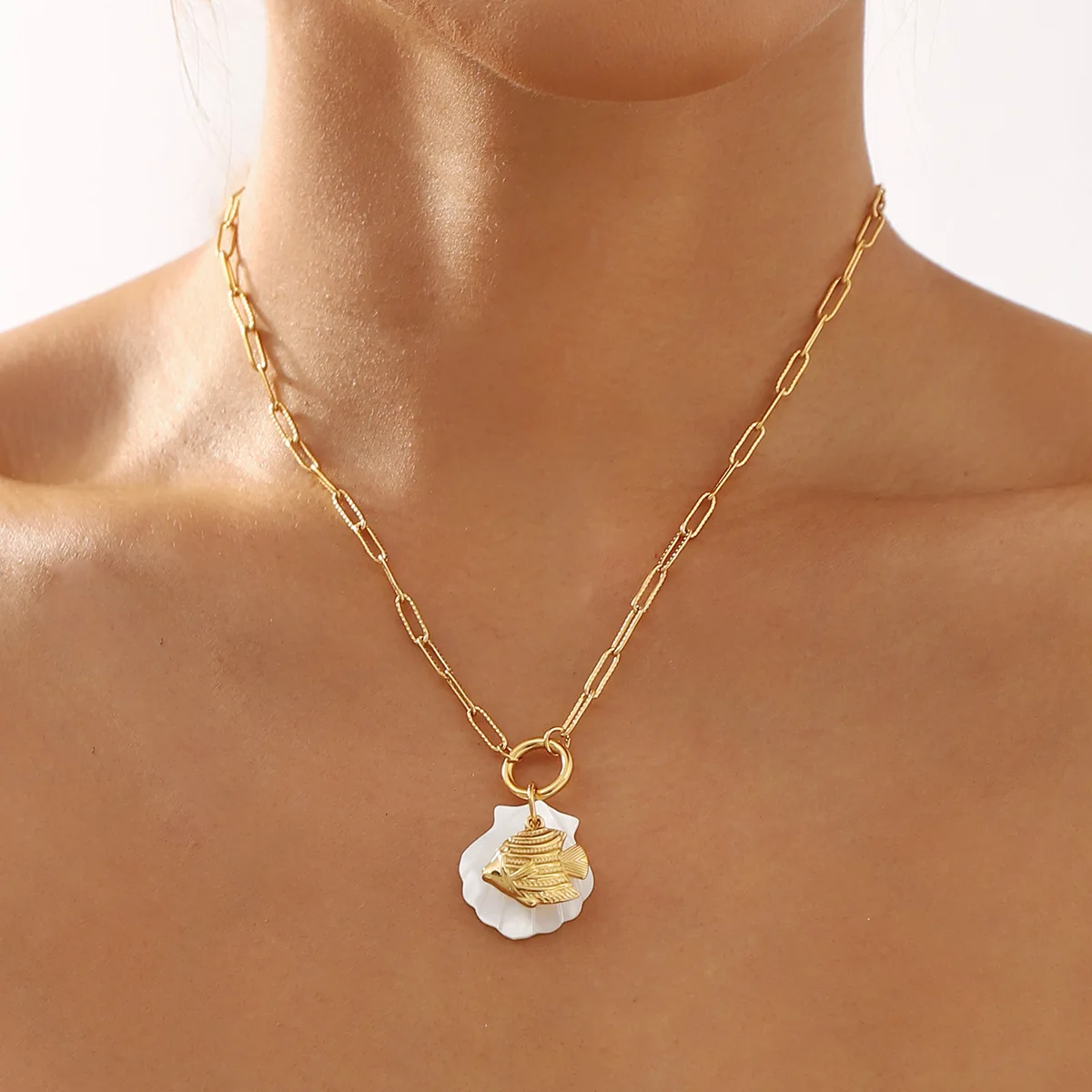 Vacation-style accessories stainless steel shell necklace summer seaside marine life pendant jewelry collarbone chain