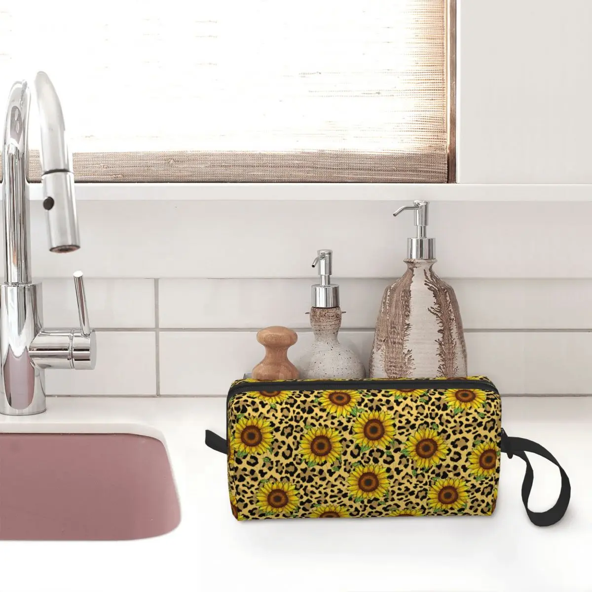 Trousse de toilette léopard de voyage personnalisée avec tournesols, trousse de maquillage cosmétique Kawaii, trousse de rangement de beauté pour femmes