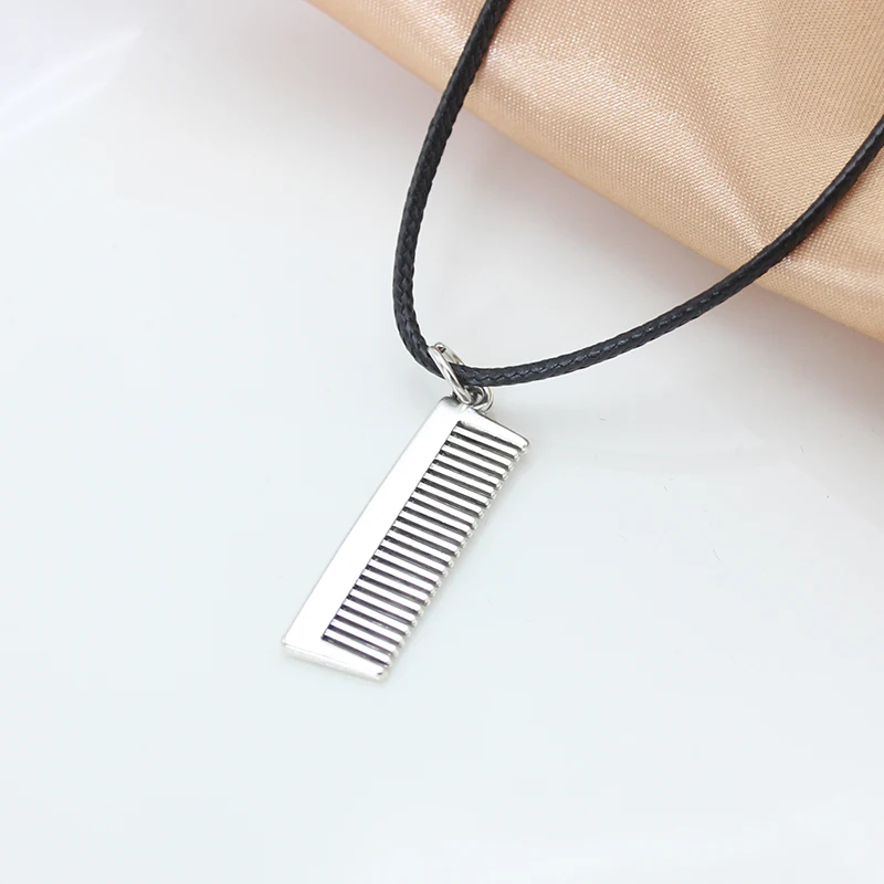 New Vintage Hairdresser Tools Comb Pendant Necklace for Women Simple Silver Color Clavicle Black PU Leather Jewelry Gift