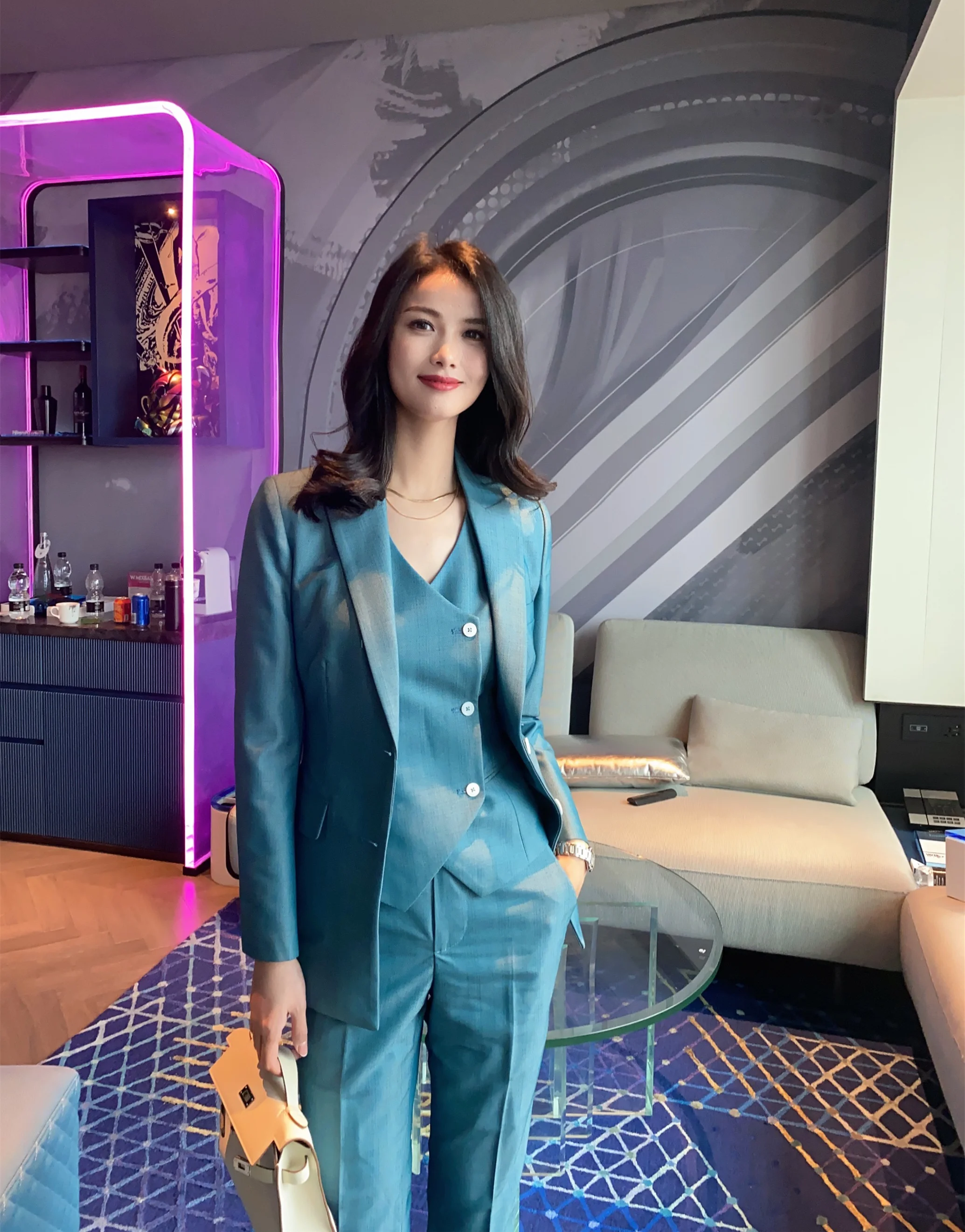 

Весенний новый элегантный костюм-двойка с одной пуговицей, изумрудный, приталенный, женский, из девяти предметов, модный комплект с брюками