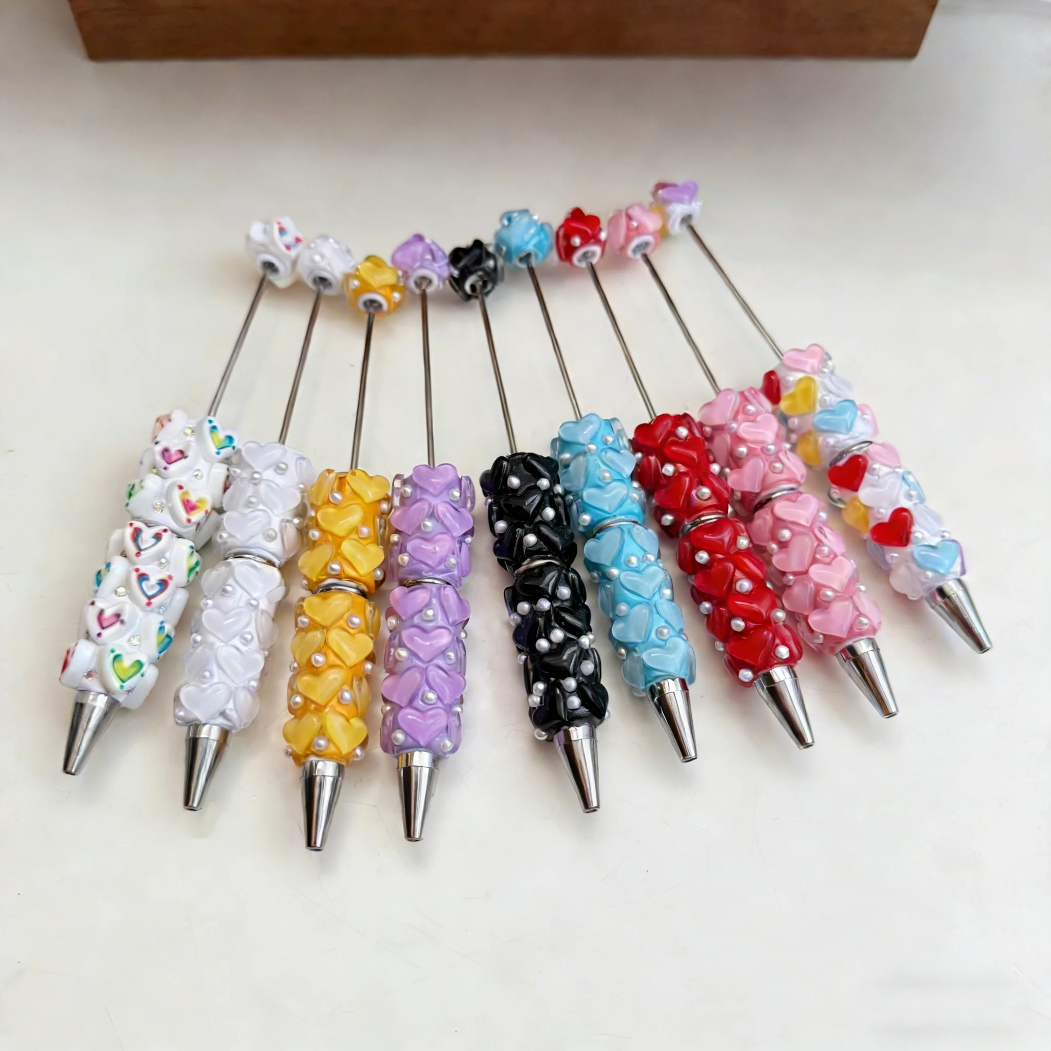 

20 шт. Новые ручки-шариковые с бусинами в форме сердца, для творчества, из глиняных бусин, разноцветные, в стиле макарон, для рукоделия, материалы для изготовления украшений