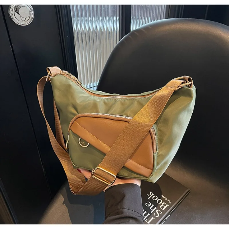 

Nylon Shoulder Bag Stylish Splicing Design Simple and Lightweight Casual Versatile Commuter Messenger Bag
